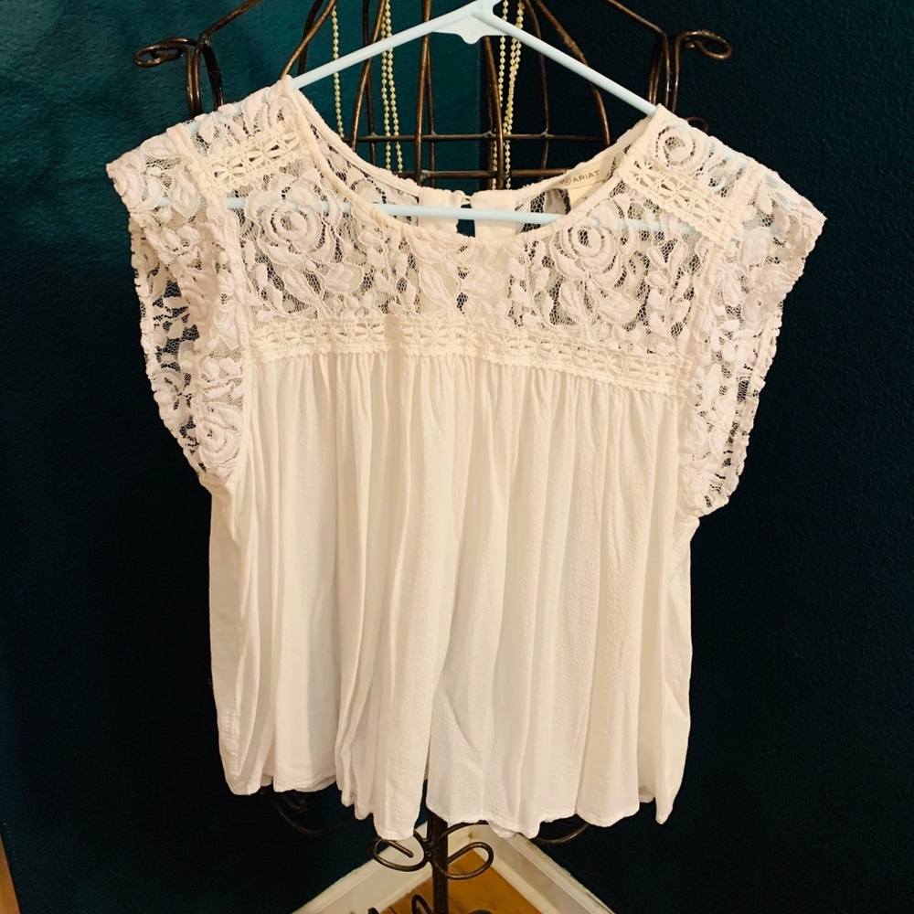 Ariat Top
